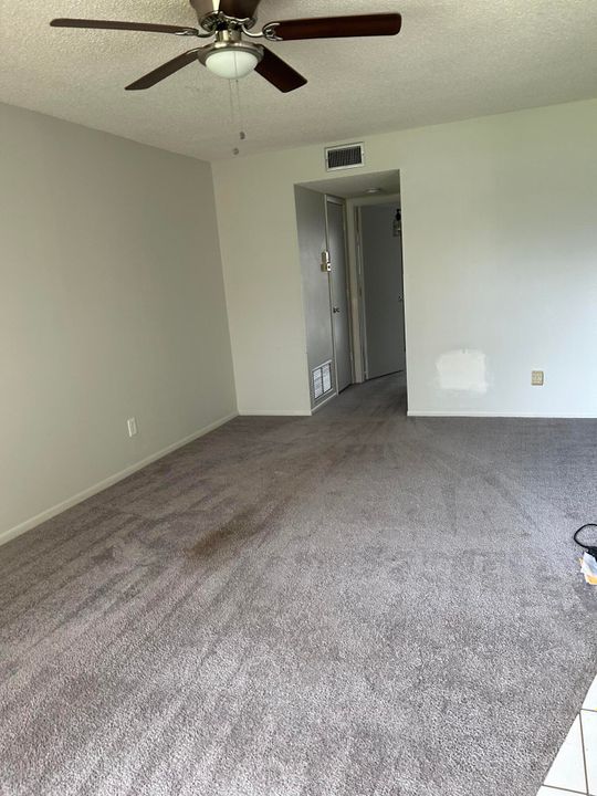 出租: $1,400 (1 贝兹, 1 浴室, 800 平方英尺)