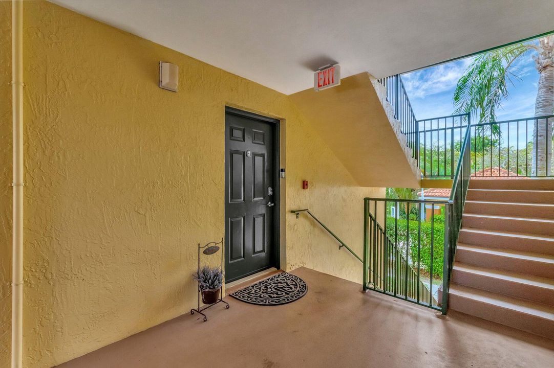 На продажу: $270,000 (2 спален, 1 ванн, 922 Квадратных фут)