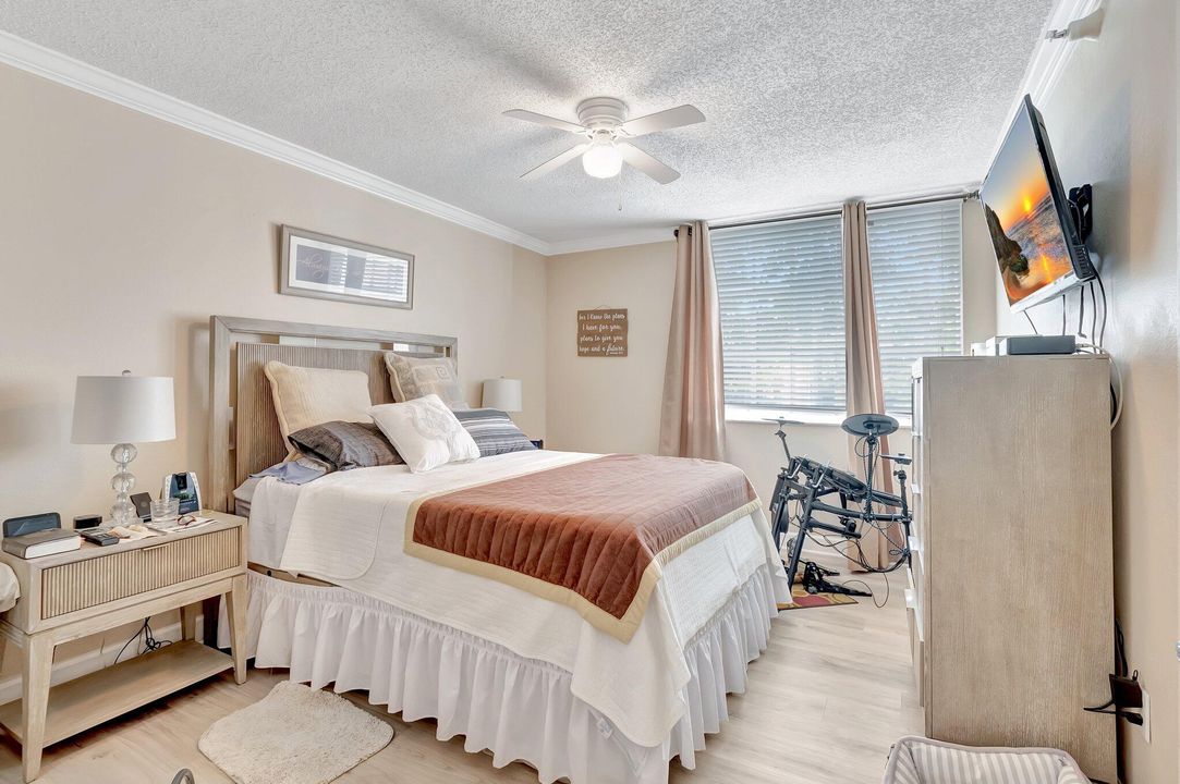 На продажу: $270,000 (2 спален, 1 ванн, 922 Квадратных фут)