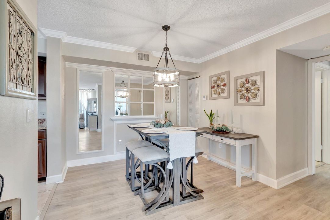 На продажу: $270,000 (2 спален, 1 ванн, 922 Квадратных фут)