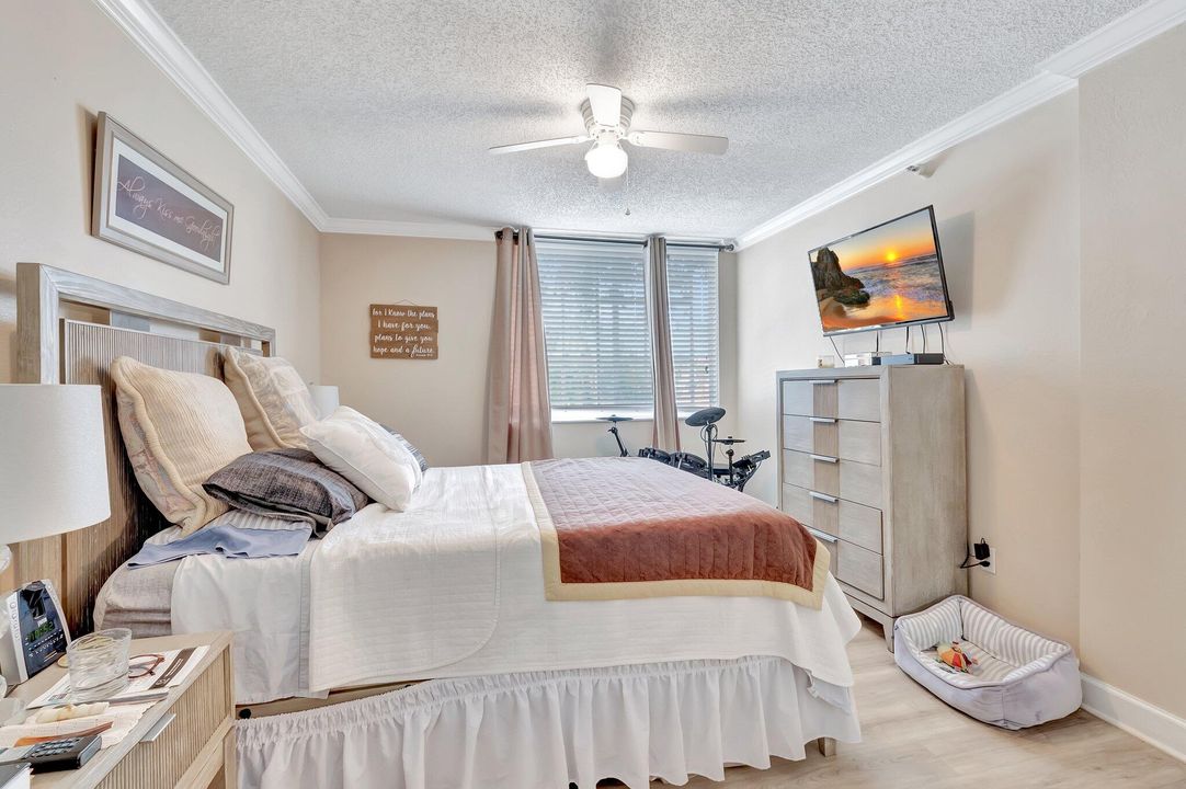 На продажу: $270,000 (2 спален, 1 ванн, 922 Квадратных фут)