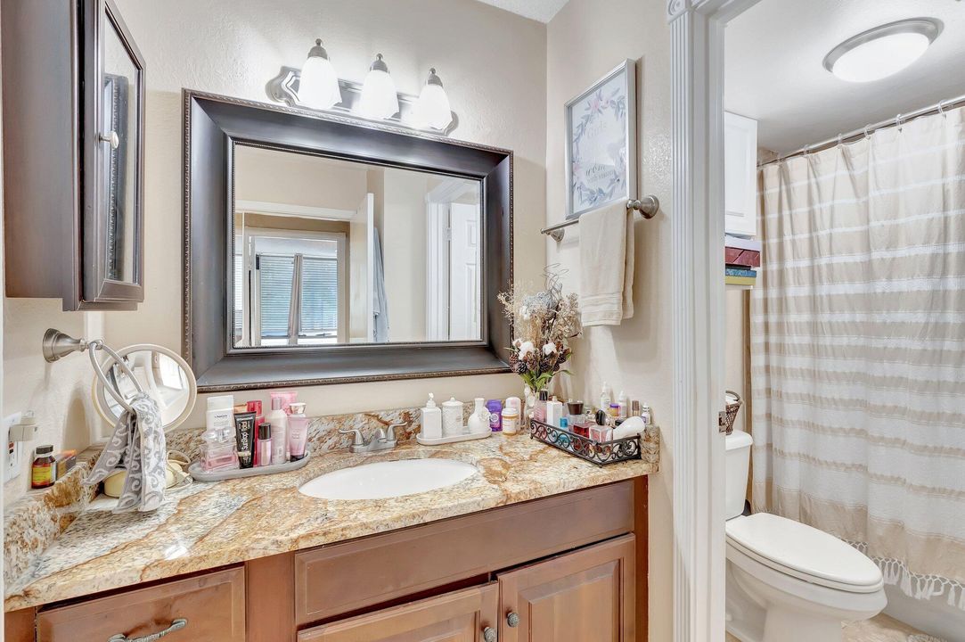 На продажу: $270,000 (2 спален, 1 ванн, 922 Квадратных фут)