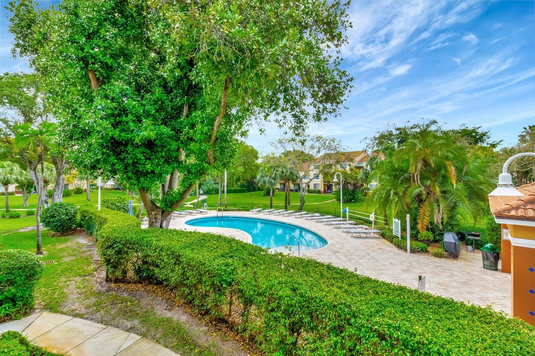 На продажу: $270,000 (2 спален, 1 ванн, 922 Квадратных фут)