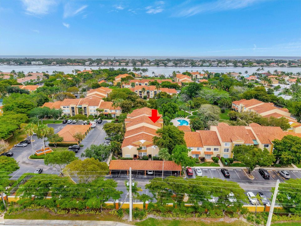 На продажу: $270,000 (2 спален, 1 ванн, 922 Квадратных фут)