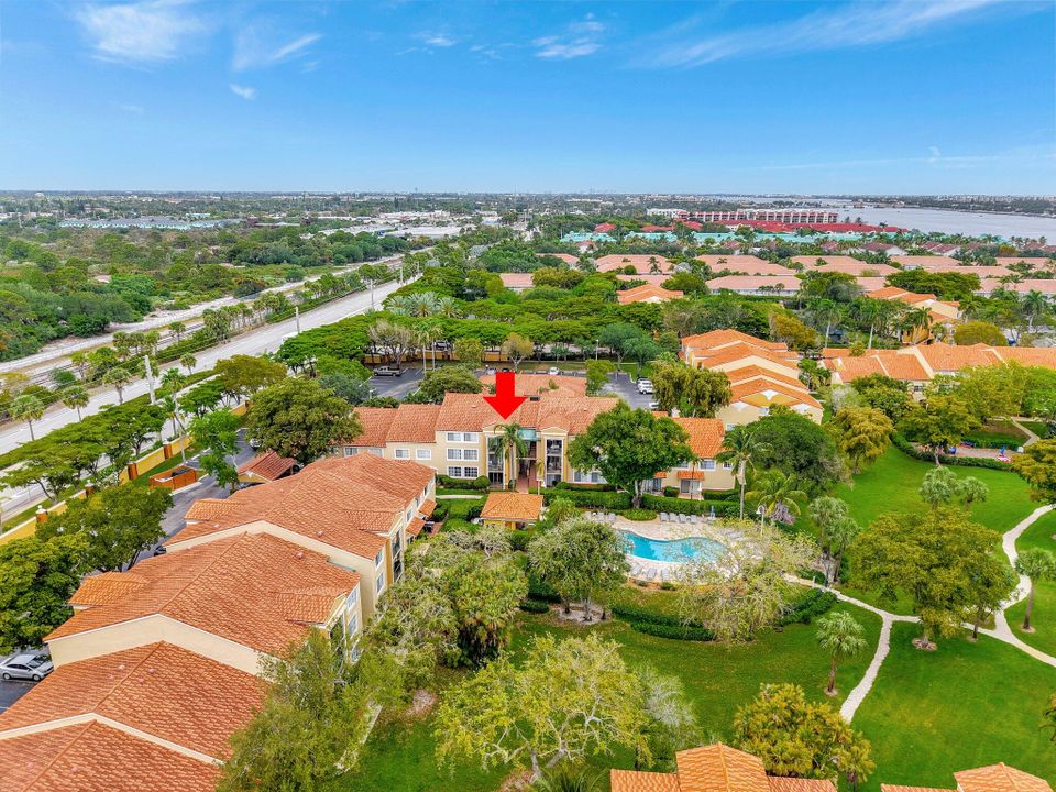 На продажу: $270,000 (2 спален, 1 ванн, 922 Квадратных фут)