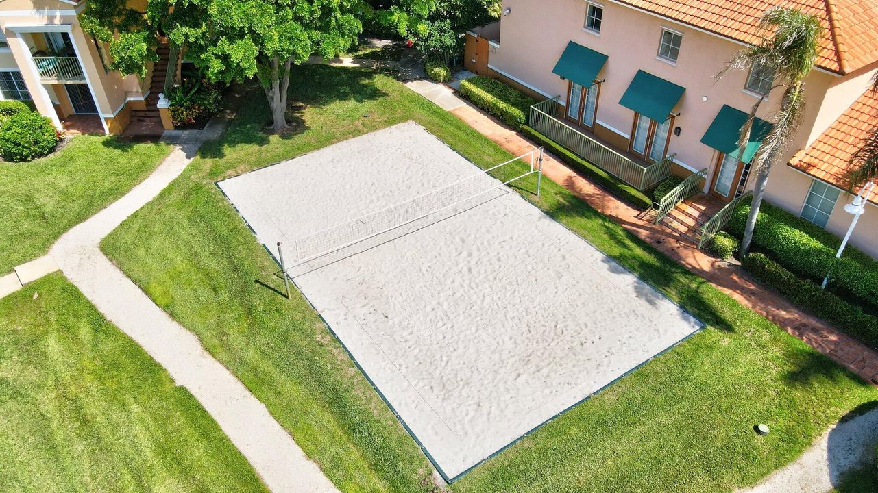 На продажу: $270,000 (2 спален, 1 ванн, 922 Квадратных фут)