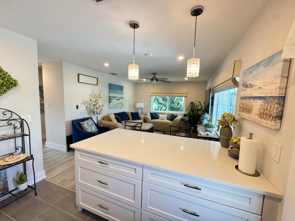 Под контрактом: $3,100 (1 спален, 2 ванн, 775 Квадратных фут)