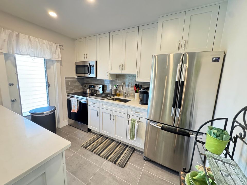 Под контрактом: $3,100 (1 спален, 2 ванн, 775 Квадратных фут)