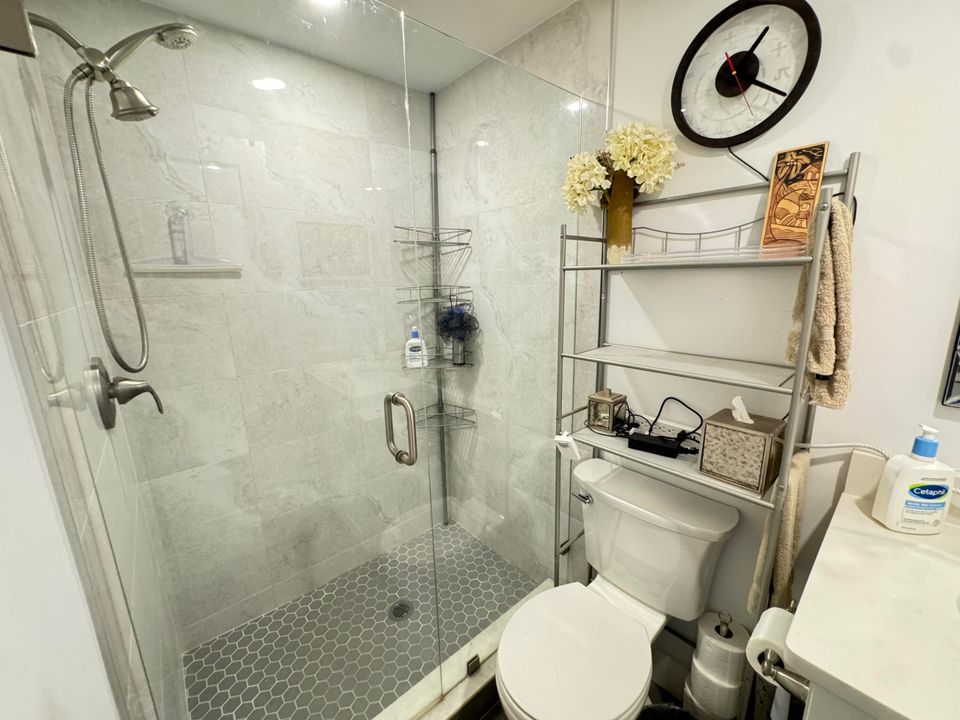 Под контрактом: $3,100 (1 спален, 2 ванн, 775 Квадратных фут)