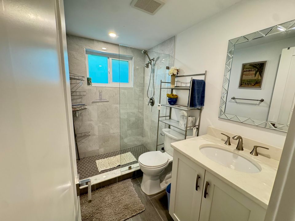 Под контрактом: $3,100 (1 спален, 2 ванн, 775 Квадратных фут)