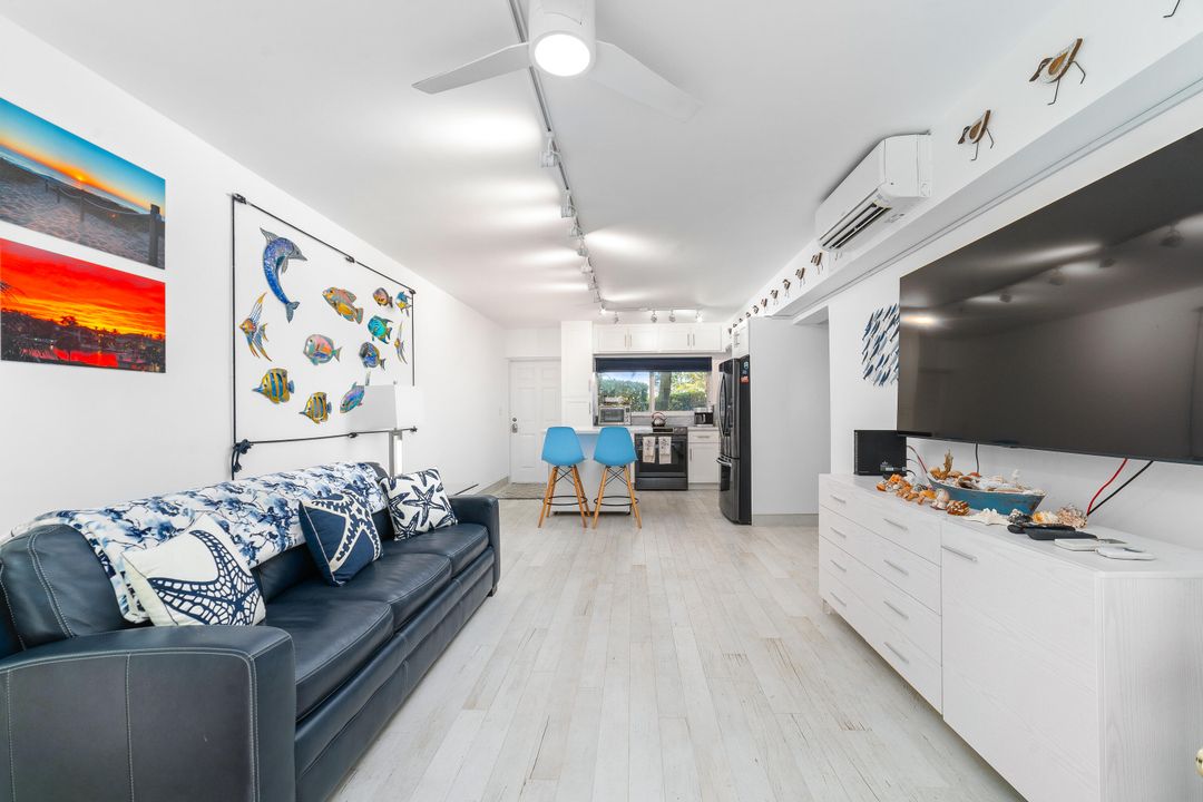 合同活跃: $249,000 (1 贝兹, 2 浴室, 850 平方英尺)