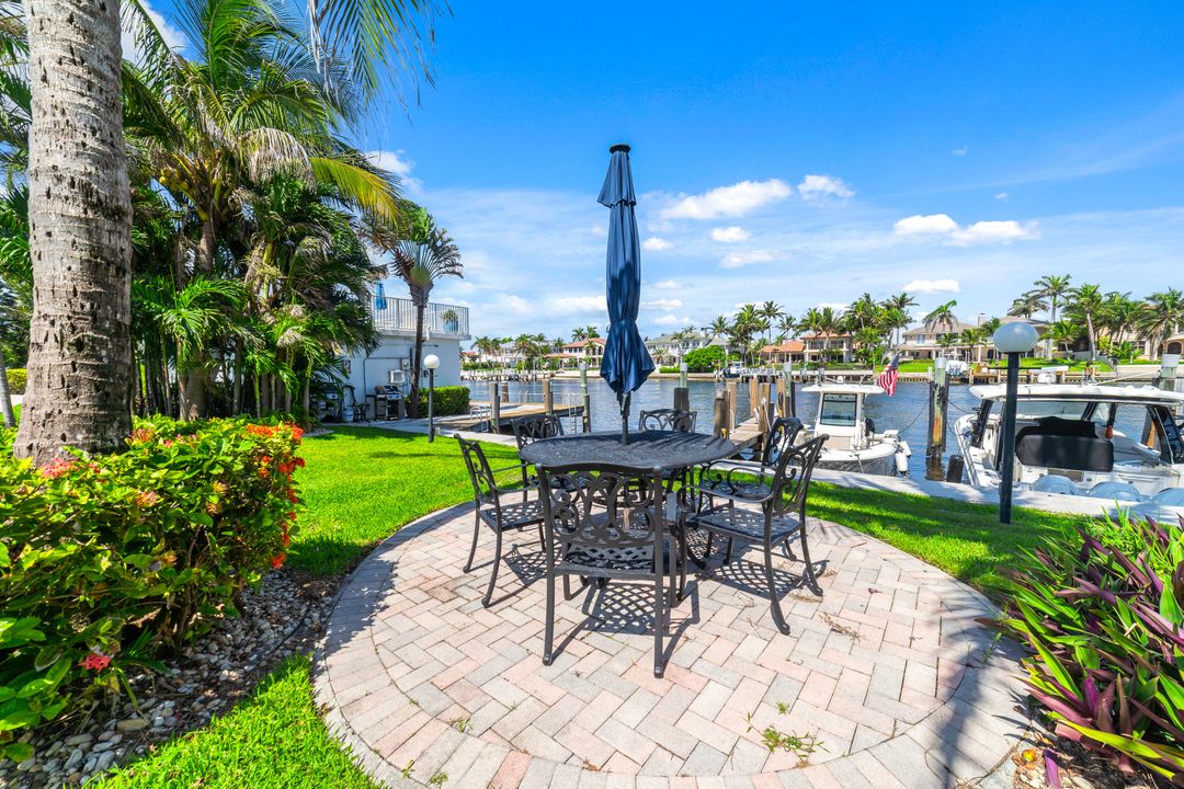 合同活跃: $249,000 (1 贝兹, 2 浴室, 850 平方英尺)