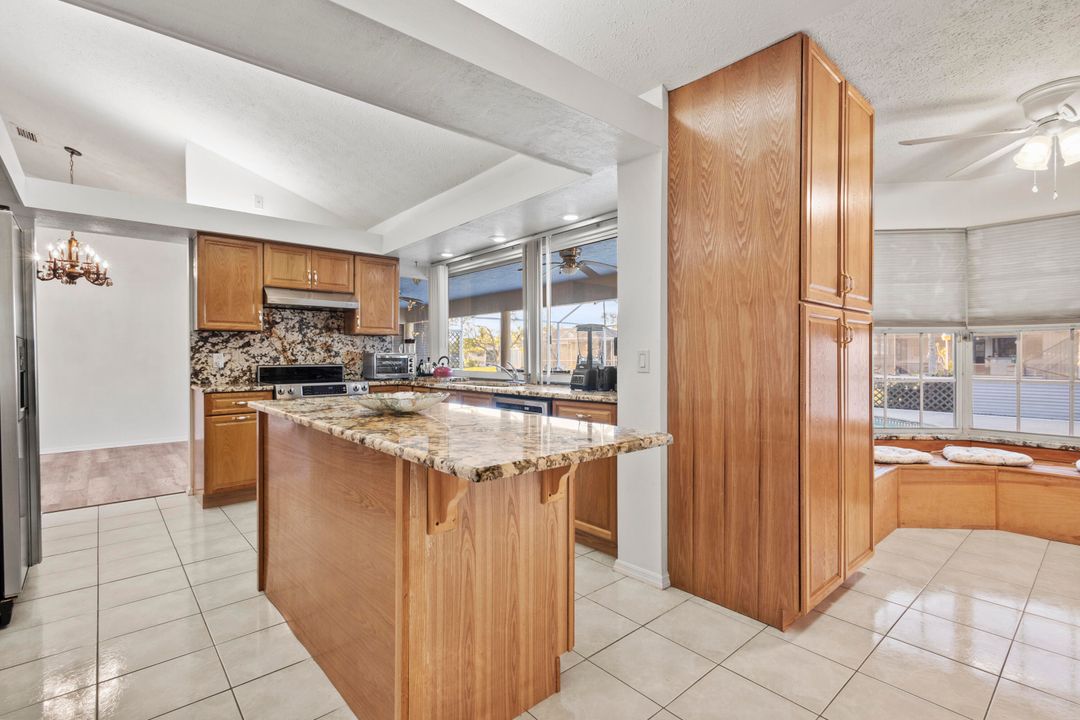 合同活跃: $449,000 (3 贝兹, 2 浴室, 2003 平方英尺)