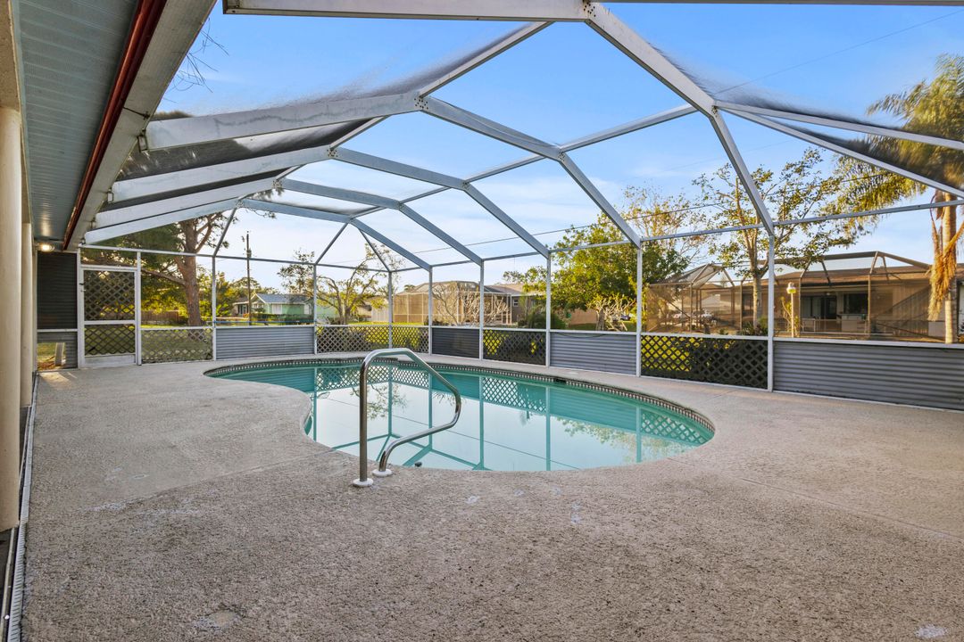 合同活跃: $449,000 (3 贝兹, 2 浴室, 2003 平方英尺)