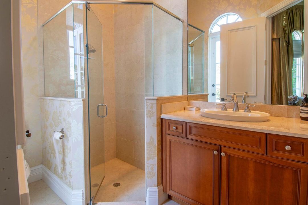 Activo con contrato: $1,299,000 (3 camas, 4 baños, 3118 Pies cuadrados)