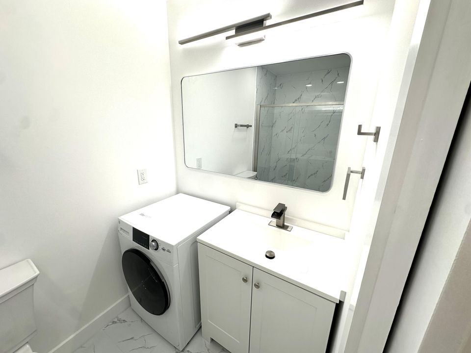 合同活跃: $255,000 (2 贝兹, 2 浴室, 1175 平方英尺)