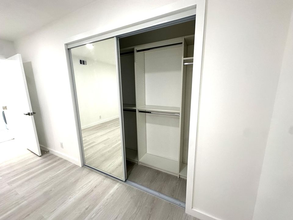 合同活跃: $255,000 (2 贝兹, 2 浴室, 1175 平方英尺)