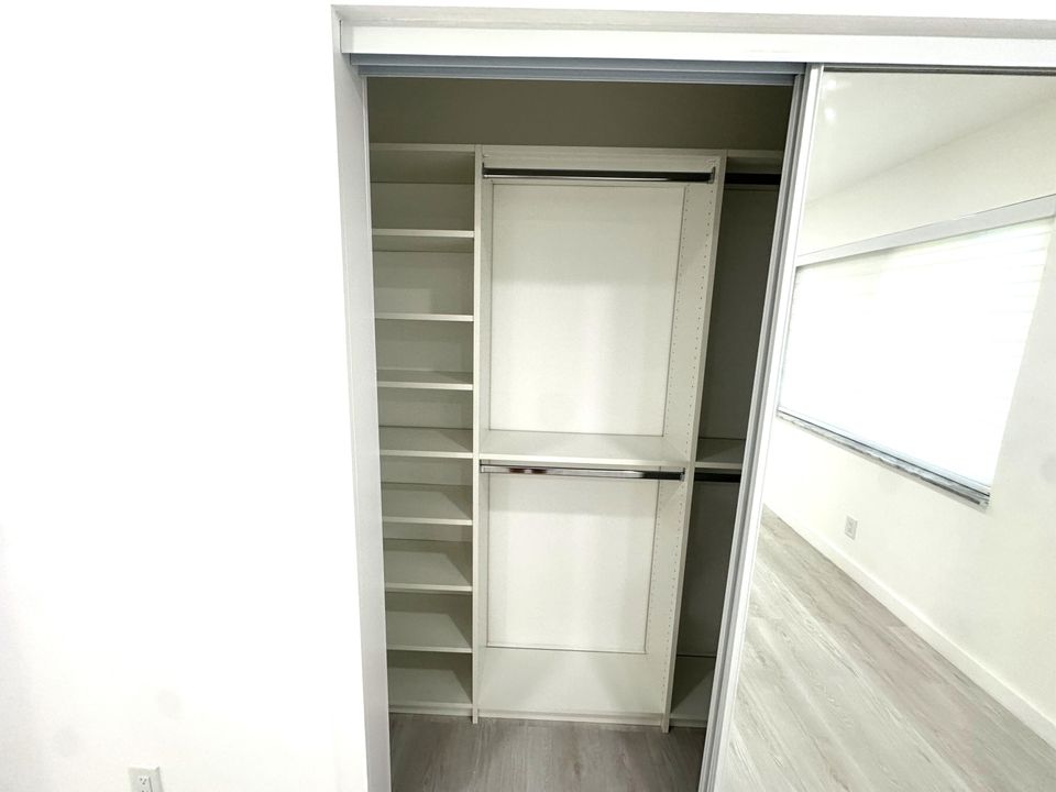 合同活跃: $255,000 (2 贝兹, 2 浴室, 1175 平方英尺)