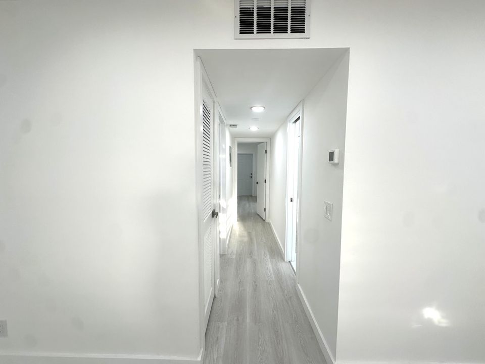 合同活跃: $255,000 (2 贝兹, 2 浴室, 1175 平方英尺)