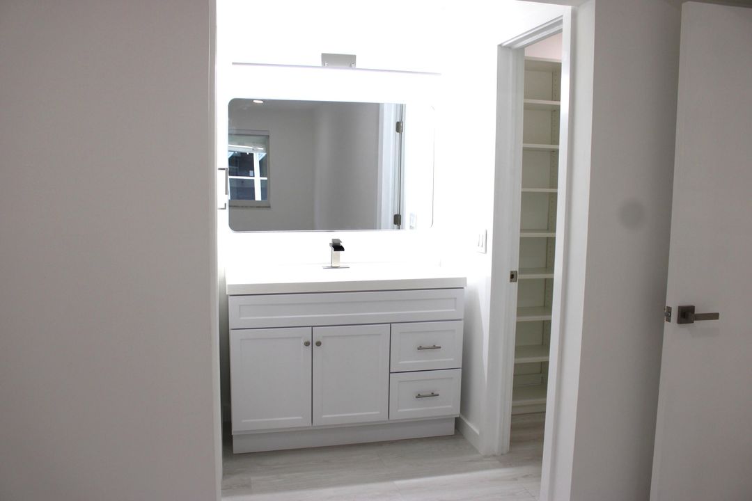 合同活跃: $255,000 (2 贝兹, 2 浴室, 1175 平方英尺)