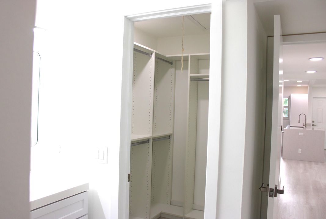 合同活跃: $255,000 (2 贝兹, 2 浴室, 1175 平方英尺)