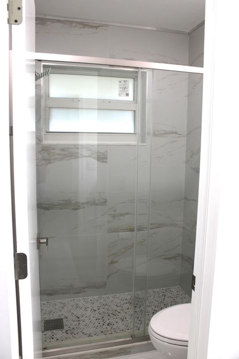 合同活跃: $255,000 (2 贝兹, 2 浴室, 1175 平方英尺)