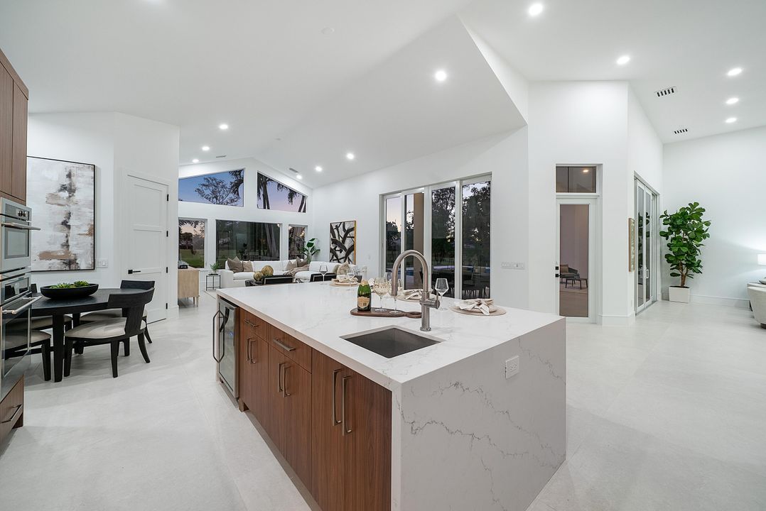 En Venta: $2,950,000 (5 camas, 5 baños, 4352 Pies cuadrados)