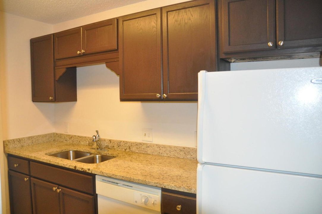 最近租的: $1,690 (2 贝兹, 1 浴室, 758 平方英尺)