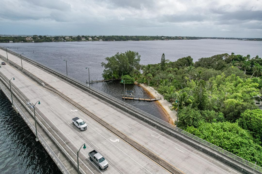 Под контрактом: $134,900 (1 спален, 1 ванн, 696 Квадратных фут)