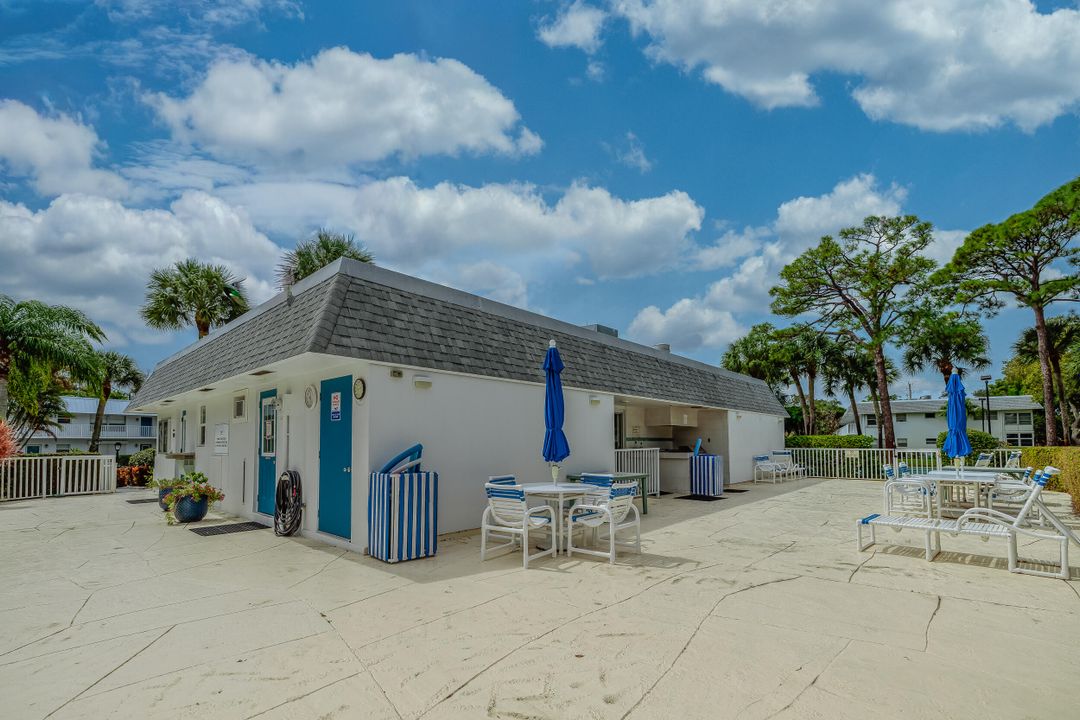 Под контрактом: $134,900 (1 спален, 1 ванн, 696 Квадратных фут)