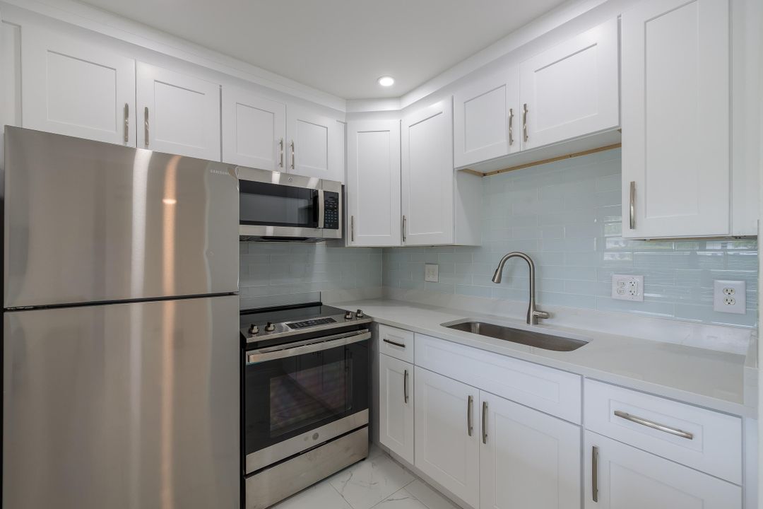 Под контрактом: $134,900 (1 спален, 1 ванн, 696 Квадратных фут)