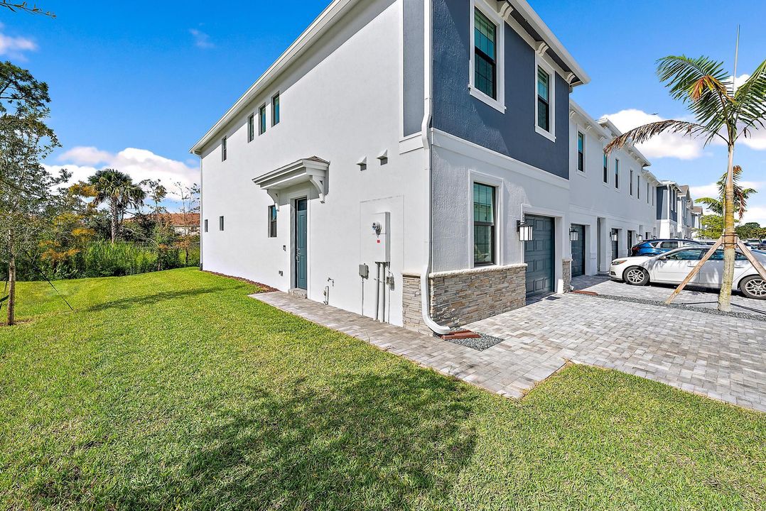 For Sale: $455,000 (3 beds, 2 baths, 1750 Square Feet)