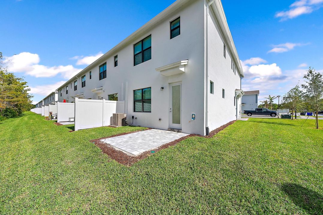 For Sale: $455,000 (3 beds, 2 baths, 1750 Square Feet)