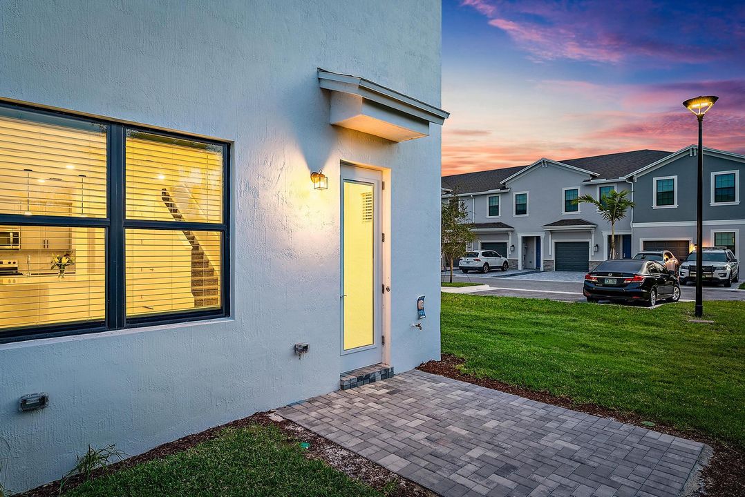 For Sale: $455,000 (3 beds, 2 baths, 1750 Square Feet)