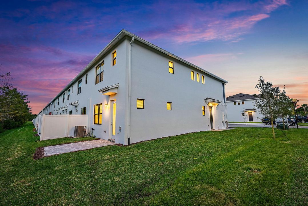 For Sale: $455,000 (3 beds, 2 baths, 1750 Square Feet)