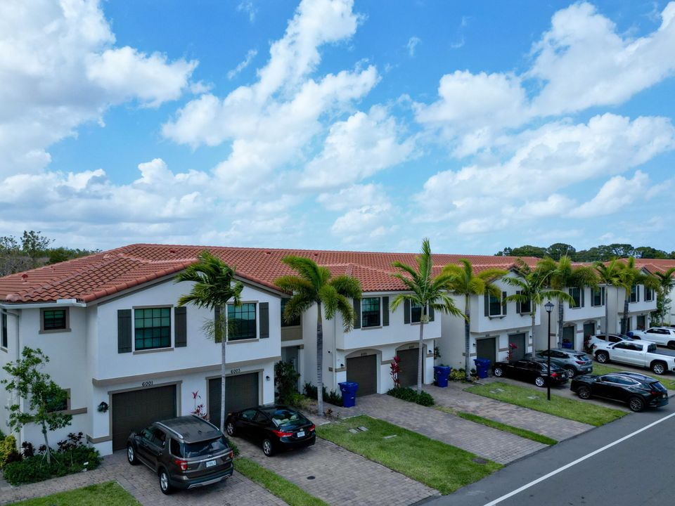 En Venta: $432,000 (3 camas, 2 baños, 1609 Pies cuadrados)