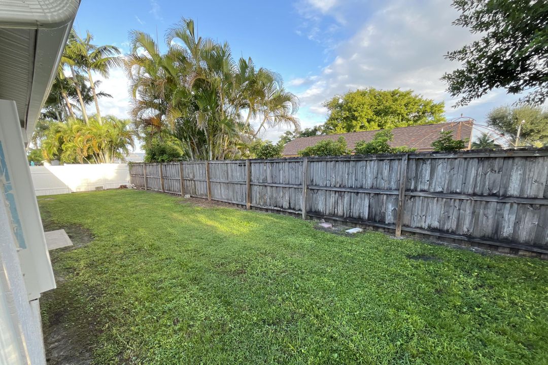 Active With Contract: $479,900 (3 beds, 2 baths, 1976 Square Feet)