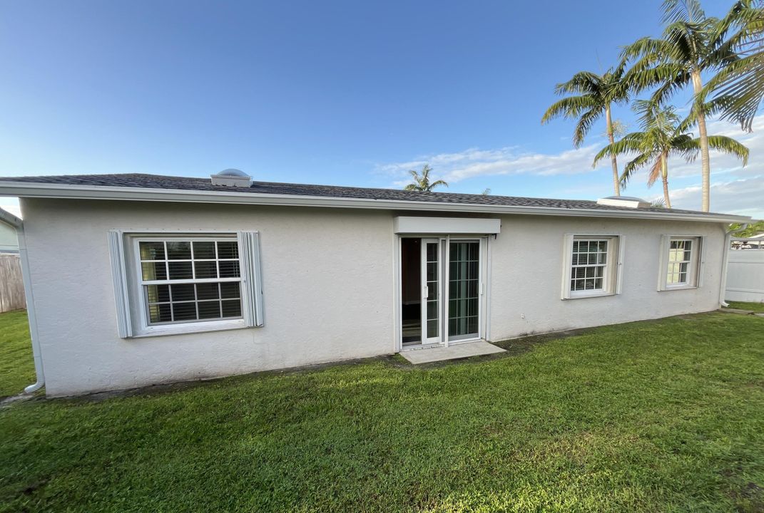 Active With Contract: $479,900 (3 beds, 2 baths, 1976 Square Feet)