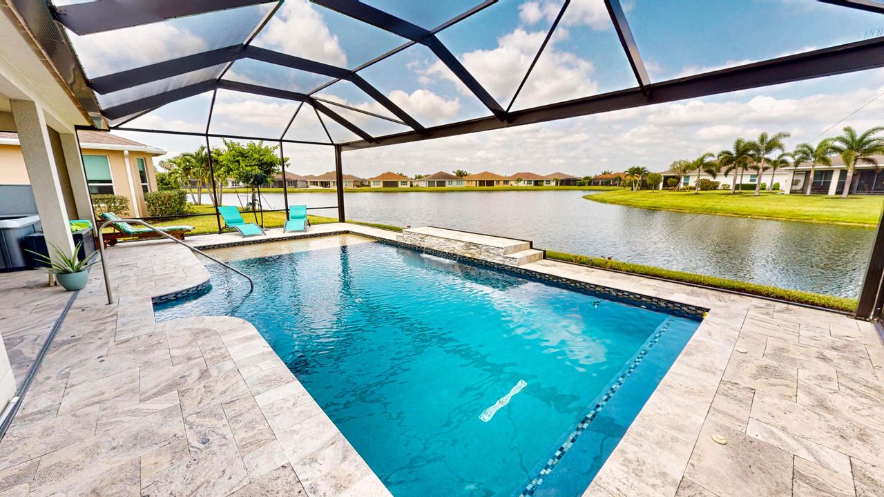 合同活跃: $555,000 (2 贝兹, 2 浴室, 2012 平方英尺)