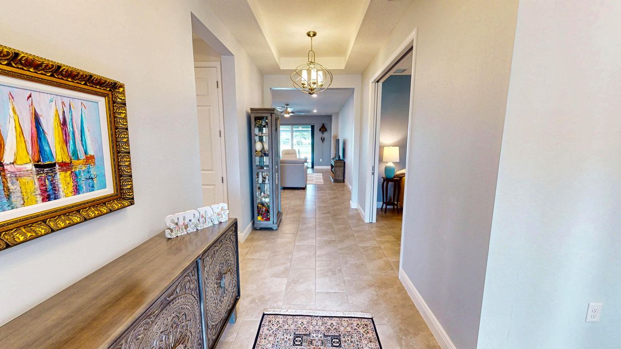 合同活跃: $555,000 (2 贝兹, 2 浴室, 2012 平方英尺)