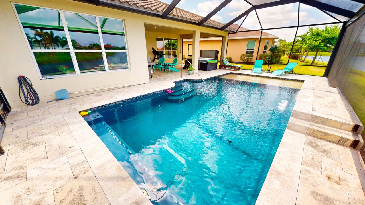 合同活跃: $555,000 (2 贝兹, 2 浴室, 2012 平方英尺)