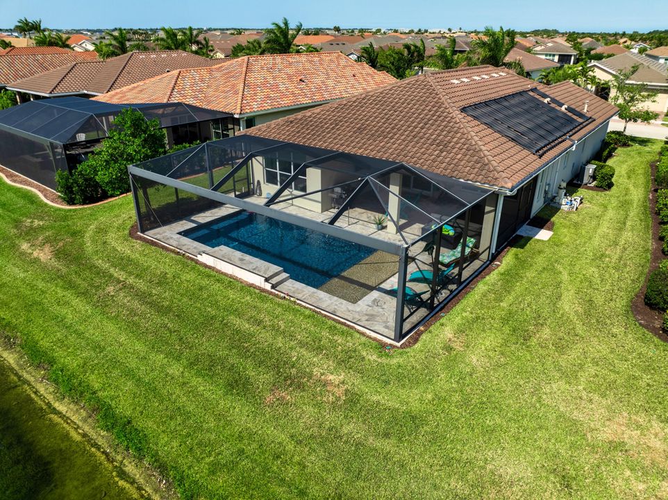 合同活跃: $555,000 (2 贝兹, 2 浴室, 2012 平方英尺)