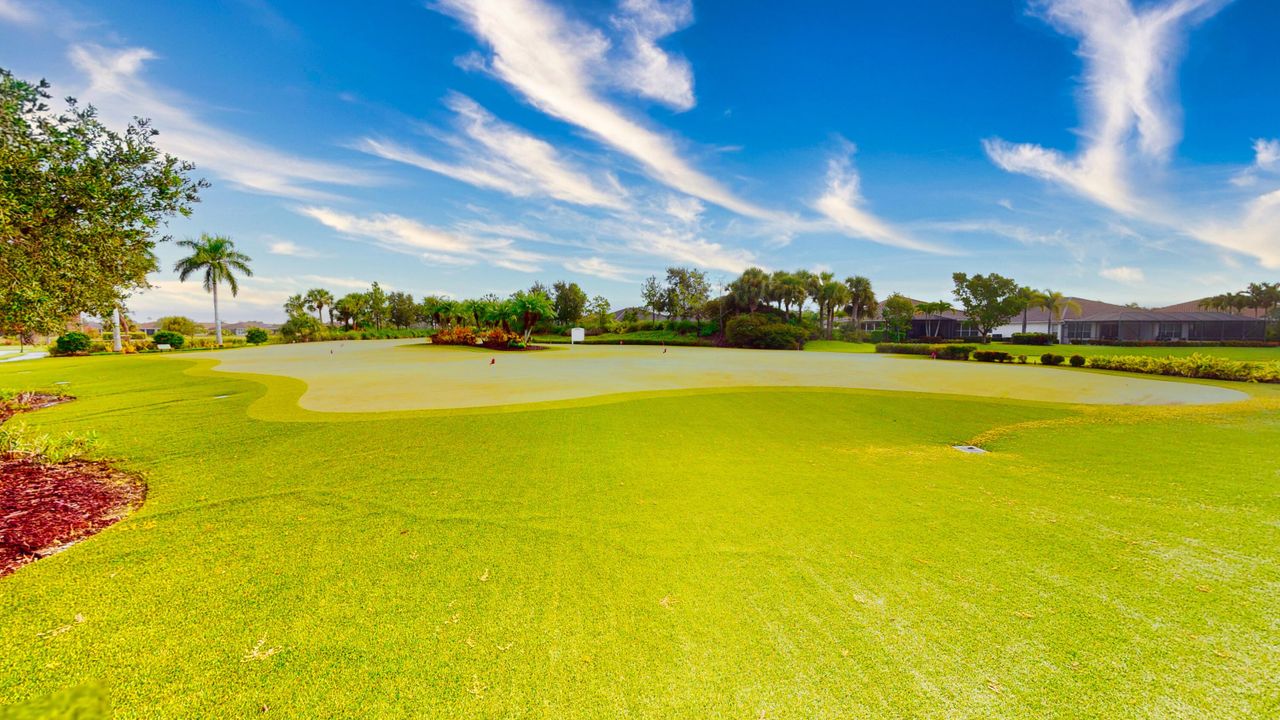 合同活跃: $555,000 (2 贝兹, 2 浴室, 2012 平方英尺)