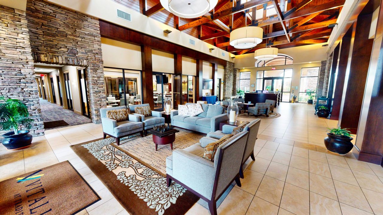 合同活跃: $555,000 (2 贝兹, 2 浴室, 2012 平方英尺)