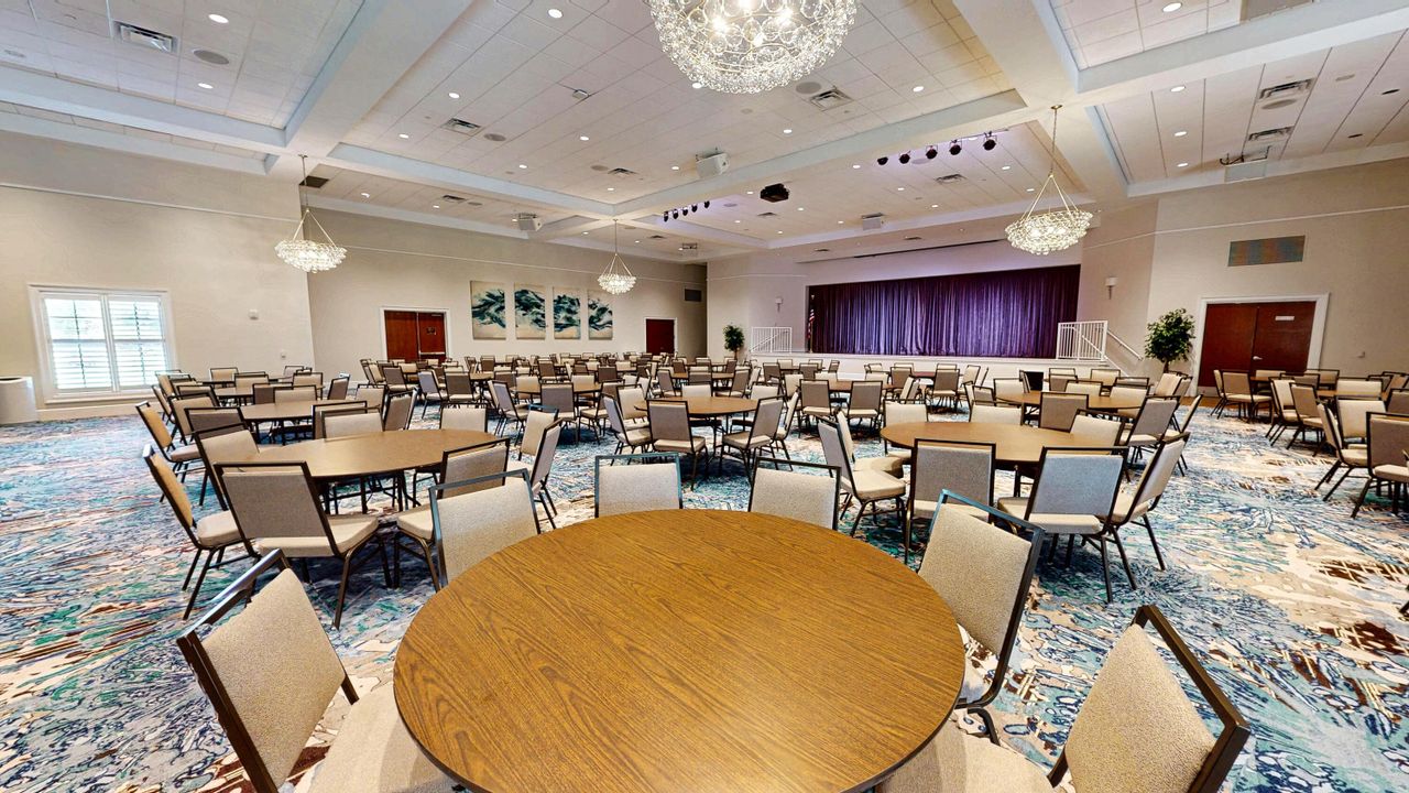 合同活跃: $555,000 (2 贝兹, 2 浴室, 2012 平方英尺)