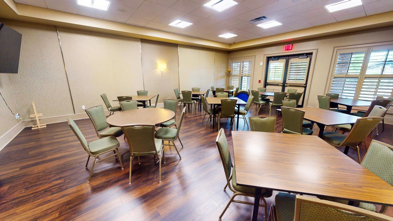 合同活跃: $555,000 (2 贝兹, 2 浴室, 2012 平方英尺)