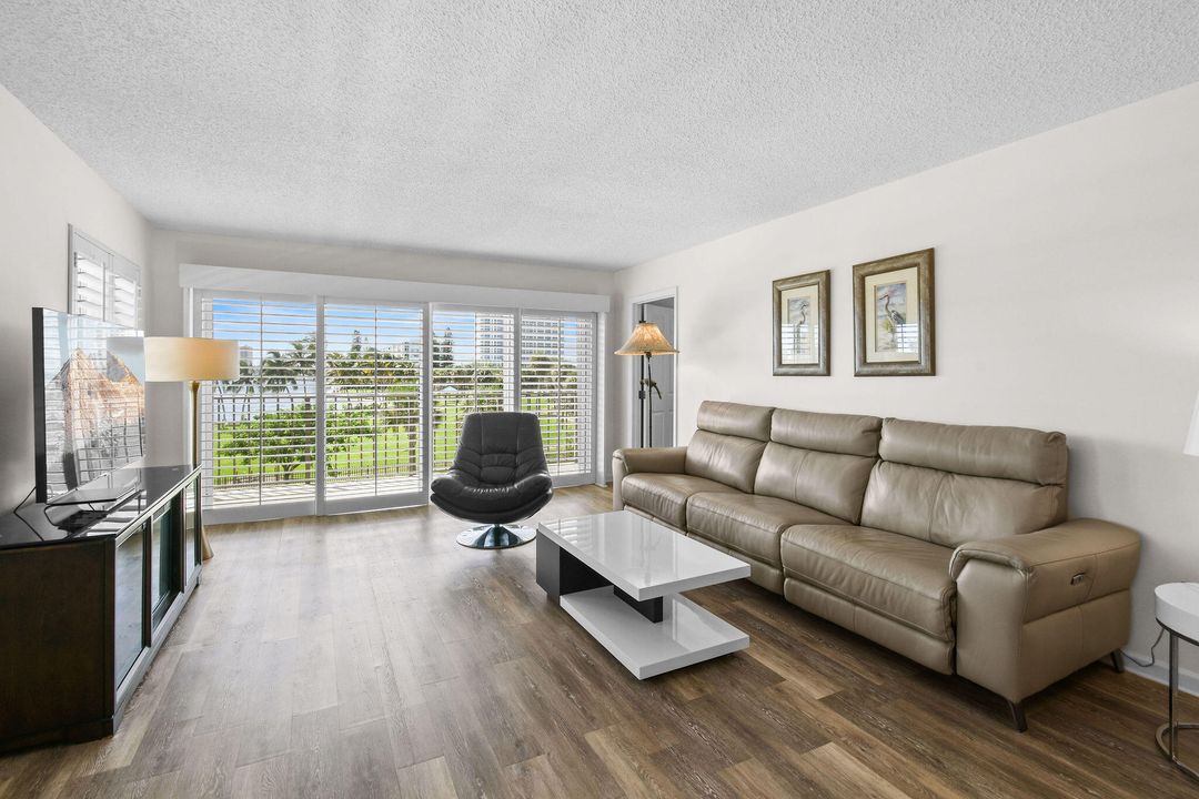 На продажу: $370,000 (2 спален, 2 ванн, 1440 Квадратных фут)