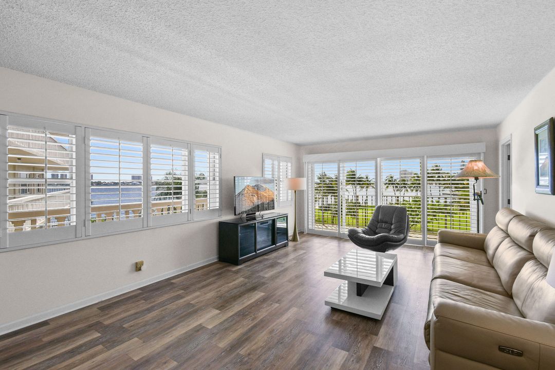 На продажу: $370,000 (2 спален, 2 ванн, 1440 Квадратных фут)