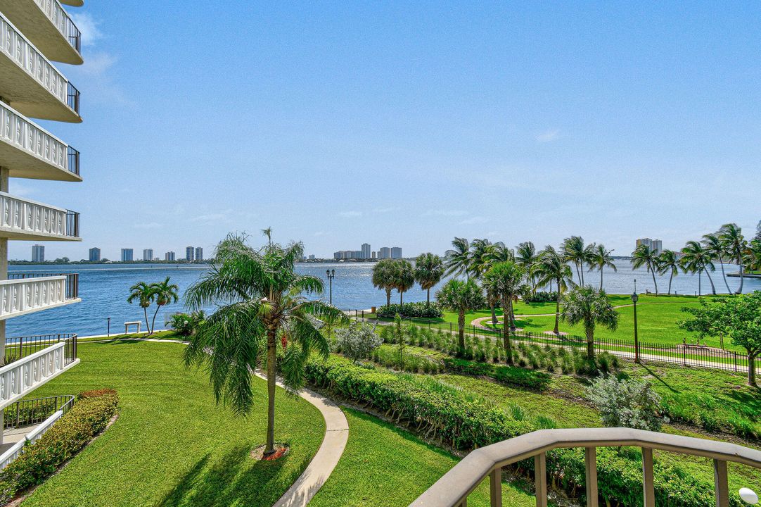 На продажу: $370,000 (2 спален, 2 ванн, 1440 Квадратных фут)