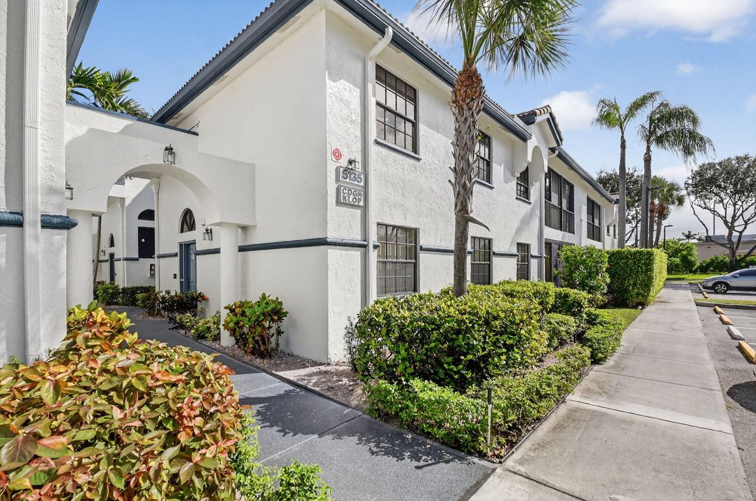 Active With Contract: $239,000 (3 beds, 2 baths, 1495 Square Feet)